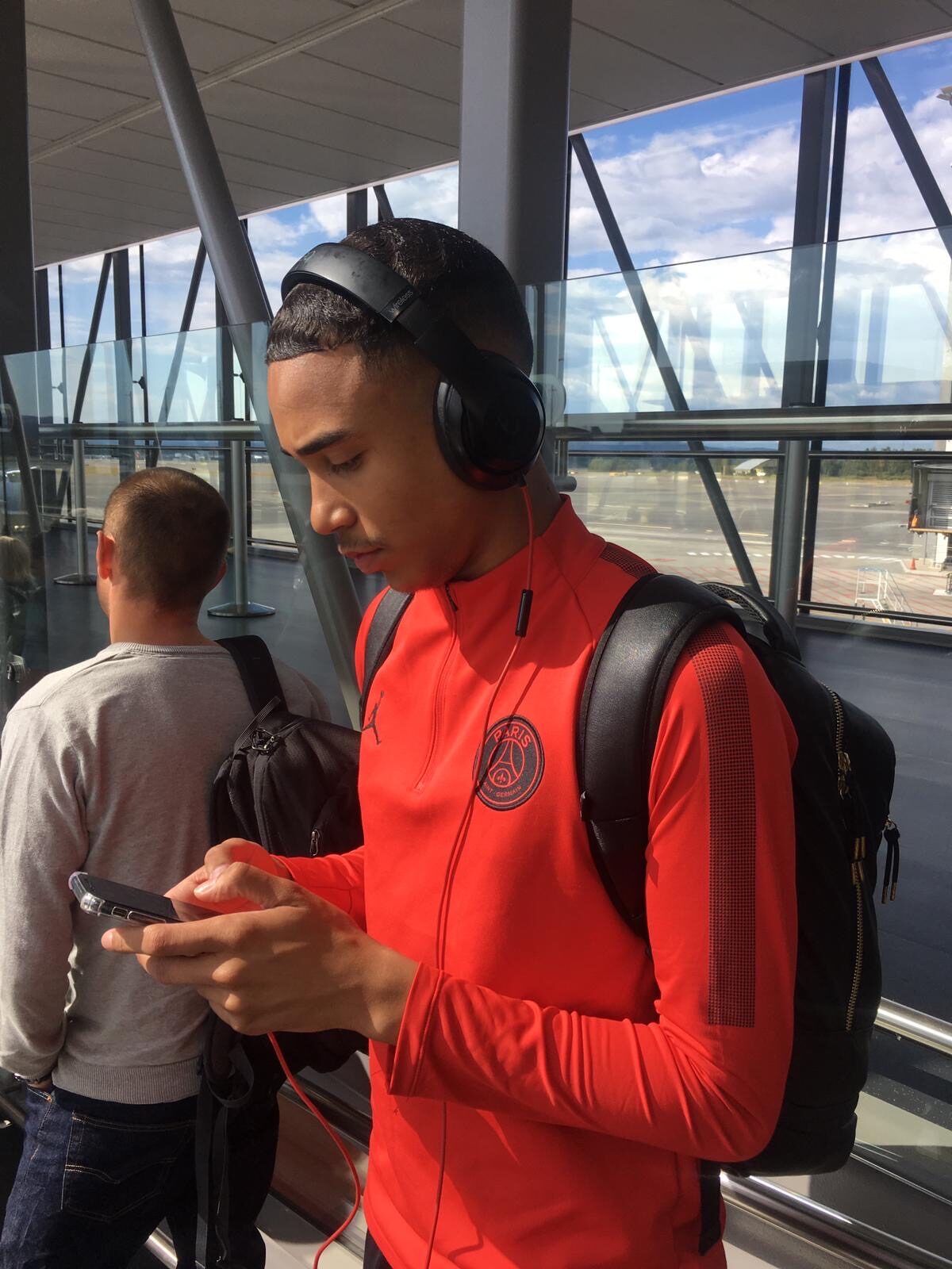 Joshua Arthur (JJDREAMSS) · 2019 — Airport, ready to fly, in the PSG × Jordan training kit in red